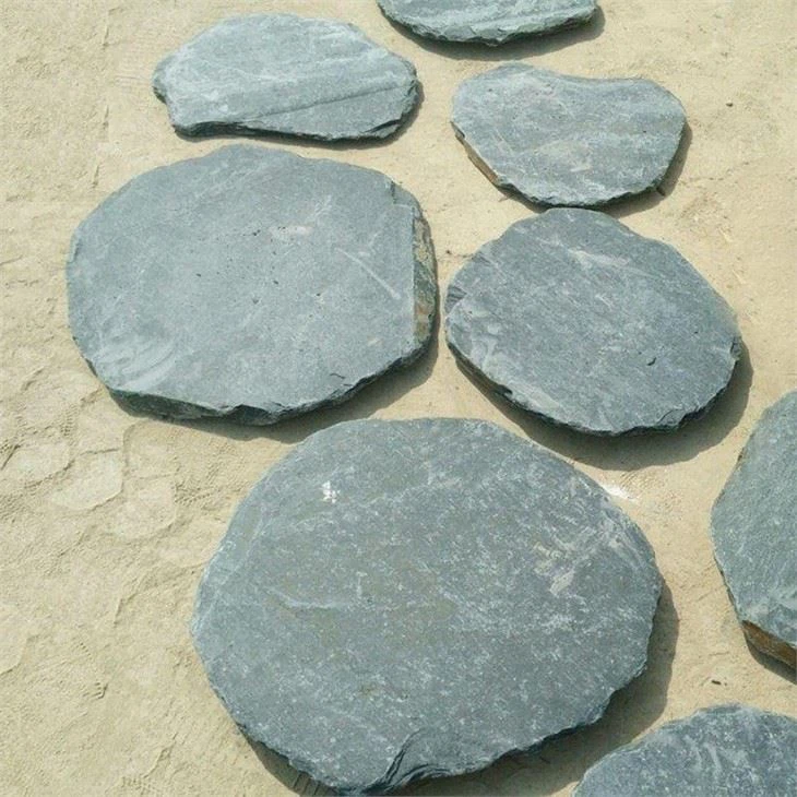 3Outdoor-slate-stepping-stones-diameter-30-40mm-1